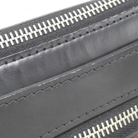 LOUIS VUITTON Black Shoulder Bag - Picture 4 of 10